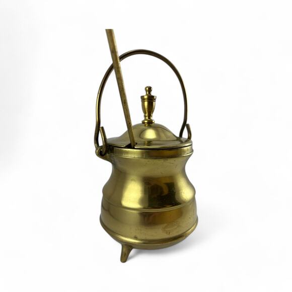 Vintage Brass Fireplace Fire Starter Cauldron with Lid and Dipper - 1940s-1960s - Picture 9 of 11
